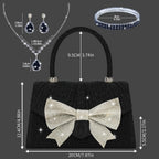 O Salheiro de Noite Brilhante Glitt é um Design de Aba Plissada, Chic e Sofisticado, Adornado com um Laço de Strass Deslumbrante. Inclui um Conjunto de Joias de Strass Luxuoso, Incluindo um Colar, Brincos e um Pulseira.