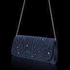 Bolsa de Noite/Festa com Aba e Strass Brilhante, Clutch/Bolsa de Noite Plissada Elegante e Estilosa, Acompanha Conjunto de Joias com 2 Peças de Strass Brilhante, Adequada para Festas, Banquetes, Reuniões, Dançantes, Casamentos e Outras Ocasiões.