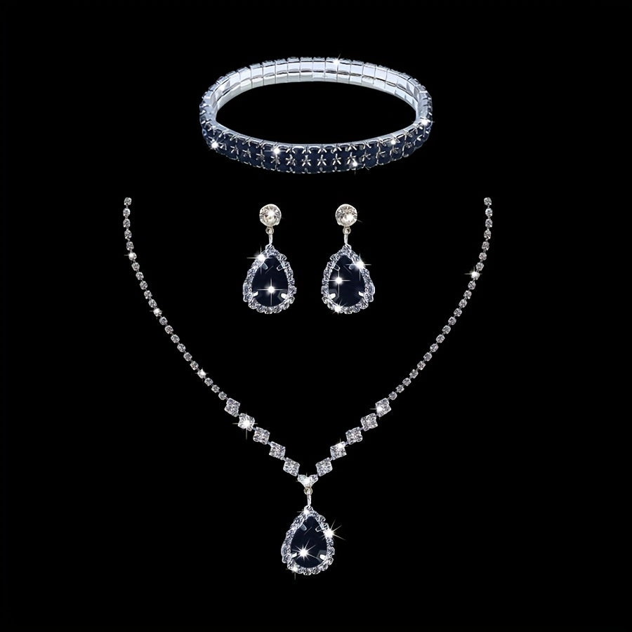 O Salheiro de Noite Brilhante Glitt é um Design de Aba Plissada, Chic e Sofisticado, Adornado com um Laço de Strass Deslumbrante. Inclui um Conjunto de Joias de Strass Luxuoso, Incluindo um Colar, Brincos e um Pulseira.