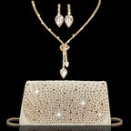 Bolsa de Noite/Festa com Aba e Strass Brilhante, Clutch/Bolsa de Noite Plissada Elegante e Estilosa, Acompanha Conjunto de Joias com 2 Peças de Strass Brilhante, Adequada para Festas, Banquetes, Reuniões, Dançantes, Casamentos e Outras Ocasiões.